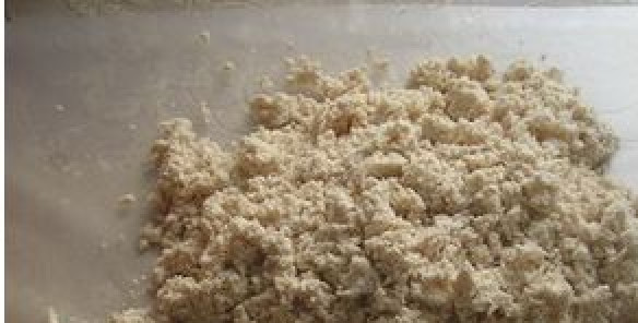 1. Этап. Рулет из лаваша с курицей: Измельчаем мясо на блендере или, если нет блендера, нарезаем на мелкие кусочки.