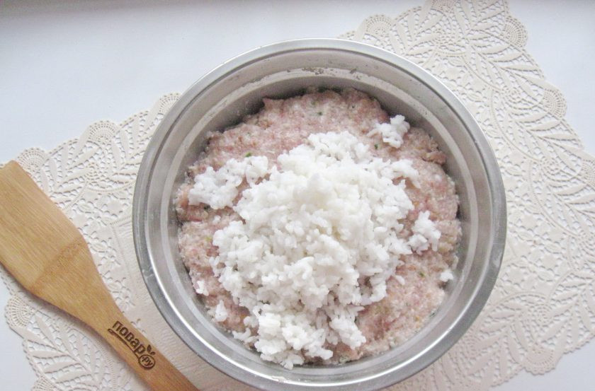 1. Этап. Ленивые голубцы в пароварке: Добавьте отварной рис.