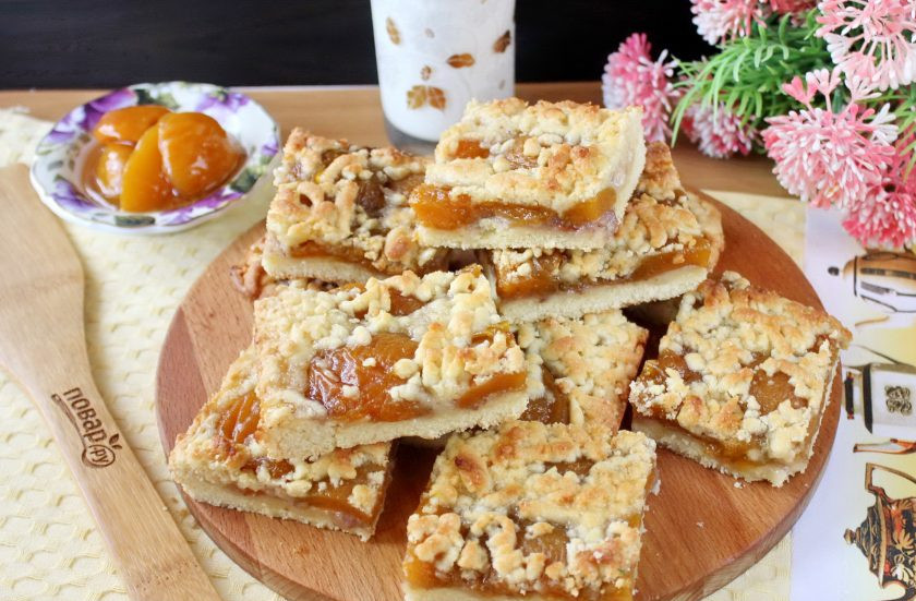 1. Этап. Пирог с орехами и вареньем: Пирог с орехами и вареньем готов. Охладите его, достаньте из формы, нарежьте и подавайте к столу.