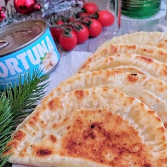 Кутабы с творогом и тунцом