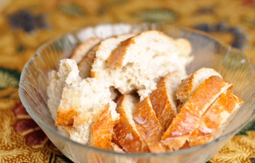 1. Этап. Куриные котлеты с плавленым сыром: 2. Корочки также должны стать мягкими и молочными.