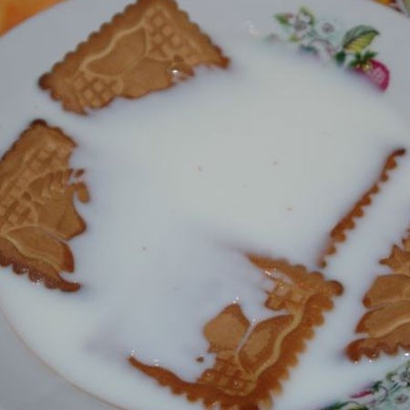 1. Stage. Dessert with Chocolate Paste: Combine Baileys, milk and the rest of the powdered sugar. Dip cookies in the milk mixture. Leave it on for 20-30 seconds to soften, but do not overdo it.