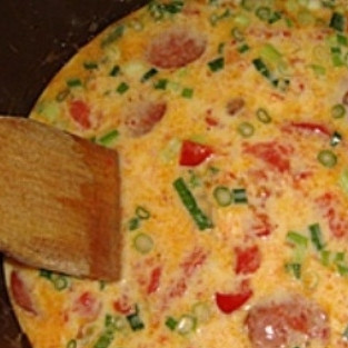 1. Этап. Омлет в мультиварке: Перемешайте смесь, закройте крышку. На мультиварке снова выберите режим 