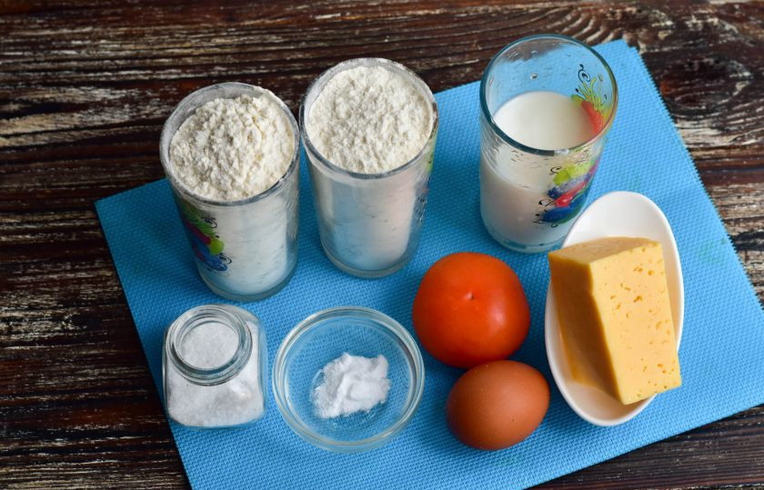 1. Этап. Заливной пирог с помидорами и сыром: Подготовьте ингредиенты.