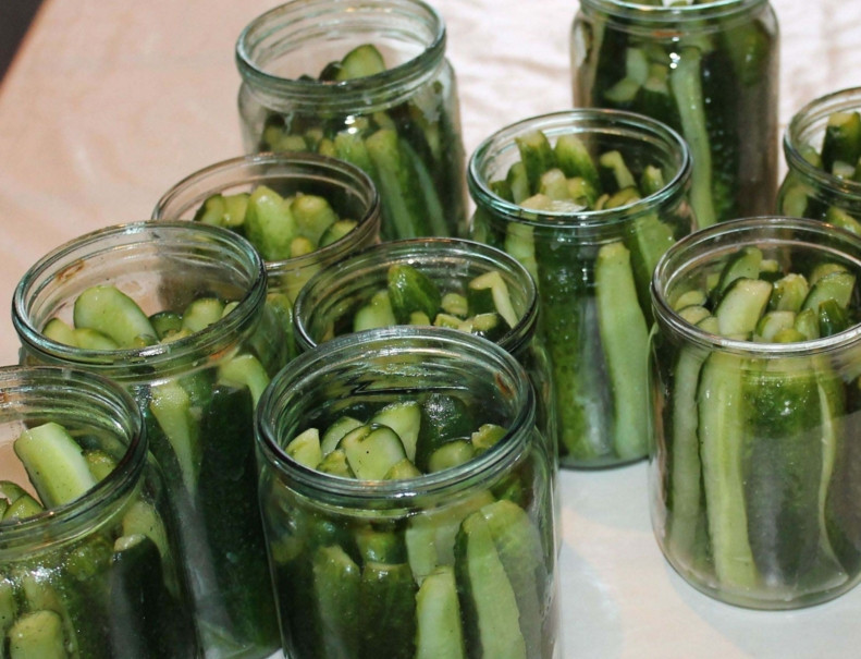 1. Этап. Горчичные огурчики на зиму: За это время огурцы дадут сок и у нас получится отличный рассол, которым мы и будем их заливать.