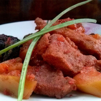 Мясо под сладким соусом в мультиварке