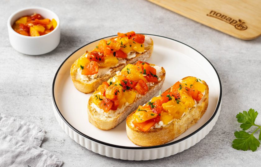 1. Этап. Брускетта с печеным перцем и сыром: Брускетта с печеным перцем и сыром готова, приятного вам аппетита!