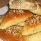 Рыбные конвертики Для начинки я взяла лосось:2 яйца отварить и мелко порезать, слить жидкость с лосося, размять вилкой, смешать с яйцами, туда же добавить мелко нарезанный лук и немного майонеза чтобы начинка не была сухой... Рецепт теста я нашла на