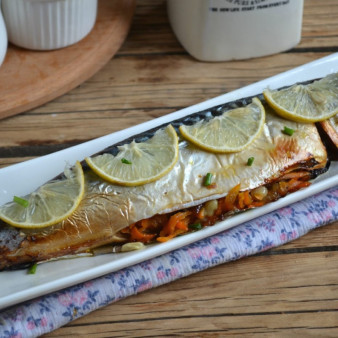 Запеченная скумбрия в фольге с морковью