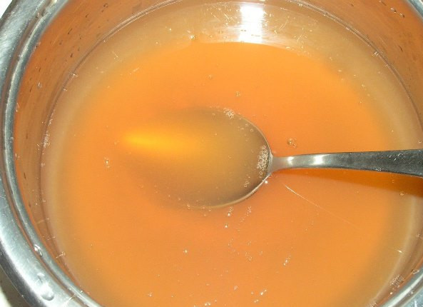 1. Этап. Желейный мармелад: Желатин замочите на 10 минут в кипяченой воде.