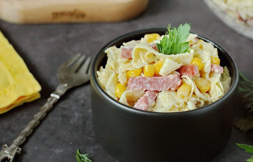 1. Этап. Блинный салат: Блинный салат готов. Можно сразу же его подать к столу. Приятного аппетита!