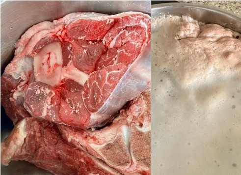 1. Этап. Борщ. Два пути: Но! Во-первых. Вот что я советую совершенно ответственно и отвечаю за результат – это технология приготовления бульона. Мясо на борщ очень неплохо взять так, чтобы было поровну свинины и говядины. И того и другого, чтобы «с косточкой». Я беру обычно из расчета – пятьсот граммов мяса на литр воды. И плюс поллитра воды на весь бульон, типа как технический резерв. Будем считать так: килограмм (все-таки я беру кило двести или немного больше) мяса (поровну говядина и свинина) – два с половиной литра воды. Мясо хорошо промываю, но потом заливаю небольшим количеством воды и на сильном нагреве довожу до бурного закипания. Пару минут держу в таком режиме (надо постоянно контролировать процесс, чтобы не убежало, что называется) и сливаю эту накипь. Всю. Вместе с водой.