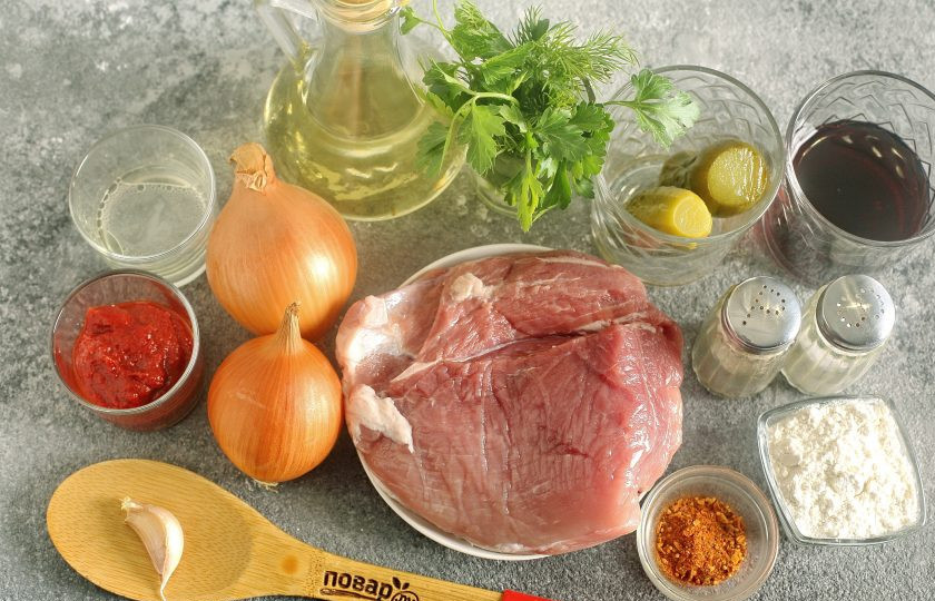1. Этап. Гуляш по-грузински: Подготовьте все ингредиенты.