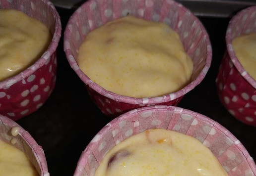 1. Этап. Кексы Марфушенька: Наполнить тестом (лёгким и воздушным, средней густоты) бумажные капсулы не более, чем на 2/3. Выпекать кексы в заранее разогретой до 180° духовке ~25 минут. !!! ОРИЕНТИРУЙТЕСЬ НА РАБОТУ СВОЕЙ ДУХОВКИ!!!