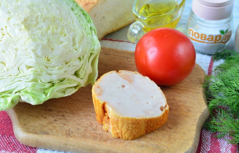 1. Этап. Салат с капустой, ветчиной и сухариками: Подготовьте все ингредиенты.