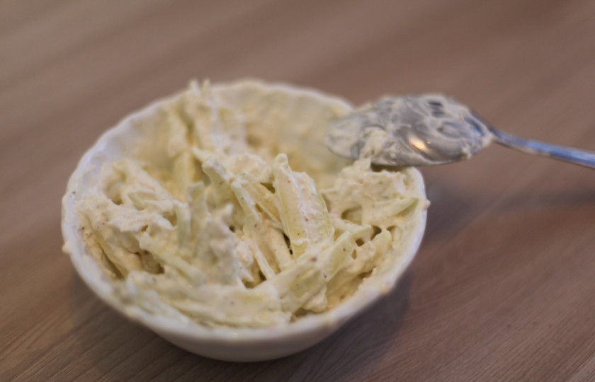 1. Этап. Треска под польским соусом: Тщательно перемешайте.