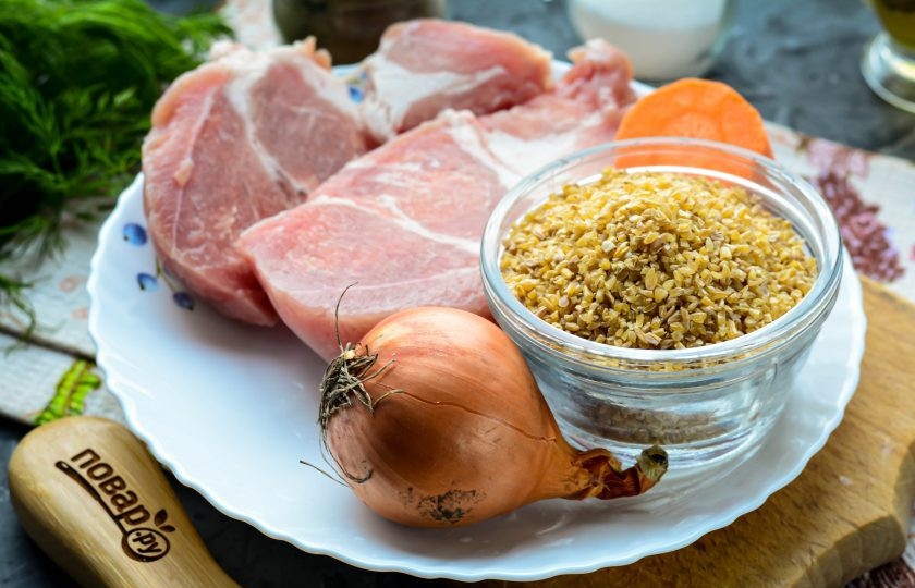 1. Этап. Ячневая каша с мясом: Подготовьте все ингредиенты.