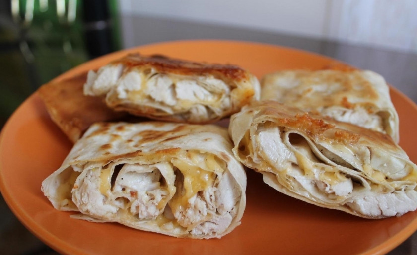 1. Этап. Лаваш с начинкой: 8. Готовые кусочки вкладываю на тарелку, приятного аппетита!