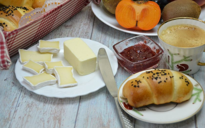 1. Этап. Польские булочки: Наливайте кофе или чай и зовите всех к столу. Впрочем, звать не придется, на такой аромат все соберутся сами. Приятного аппетита!