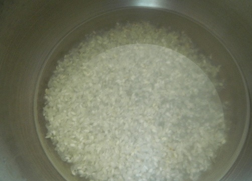 1. Этап. Юварлакья: 1. Рис тщательно промываем и варим до полуготовности. Затем его необходимо остудить.