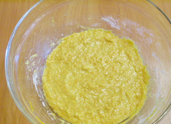 1. Этап. Оладьи из тыквы с манкой: Перемешиваем тесто и оставляем на 10-15 минут, чтобы манка разбухла.