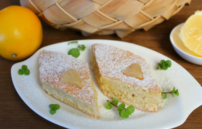 1. Этап. Пирог с лимоном: Пирог с лимоном готов. Остужаем и посыпаем сахарной пудрой. По желанию добавляем маленькие кусочки лимона. Угощайтесь!