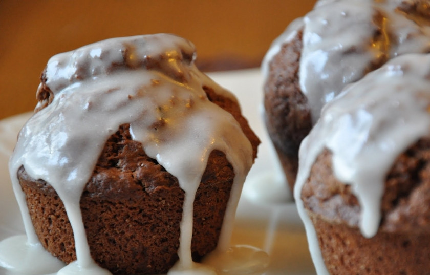 1. Этап. Банановые кексы в силиконовых формочках: 10. Я люблю их подавать со сгущенкой или джемом. Приятного чаепития!