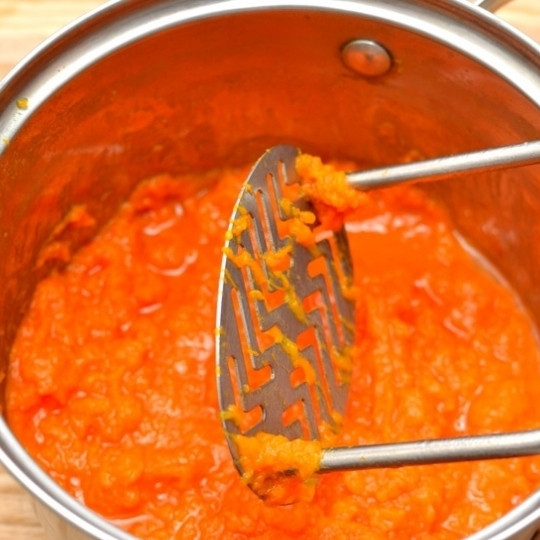 1. Этап. Тыквенный соус к макаронам: Пюрируем.