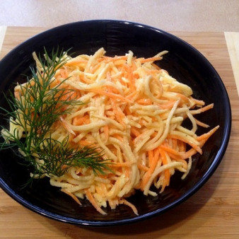 Салат из жареного корневого сельдерея