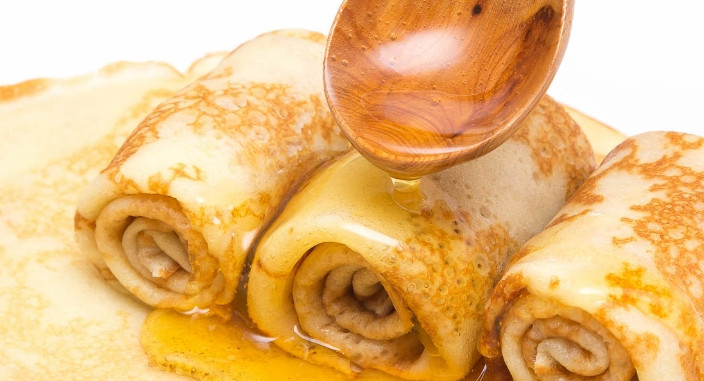 1. Этап. Ажурные блины на кефире заварные: 3. Вот такими они получаются! Вкусно и нежно! Дополняйте их медом, сметаной, сливочным маслом и любыми начинками по вкусу.