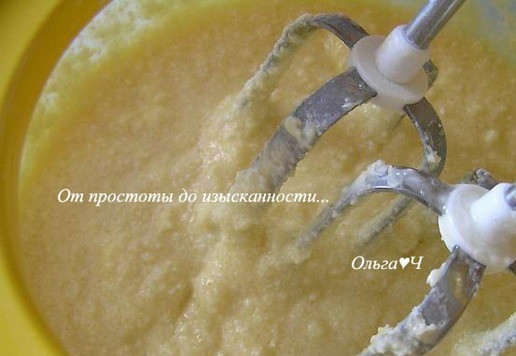 1. Этап. Творожная запеканка с маком: Взбейте с помощью миксера.