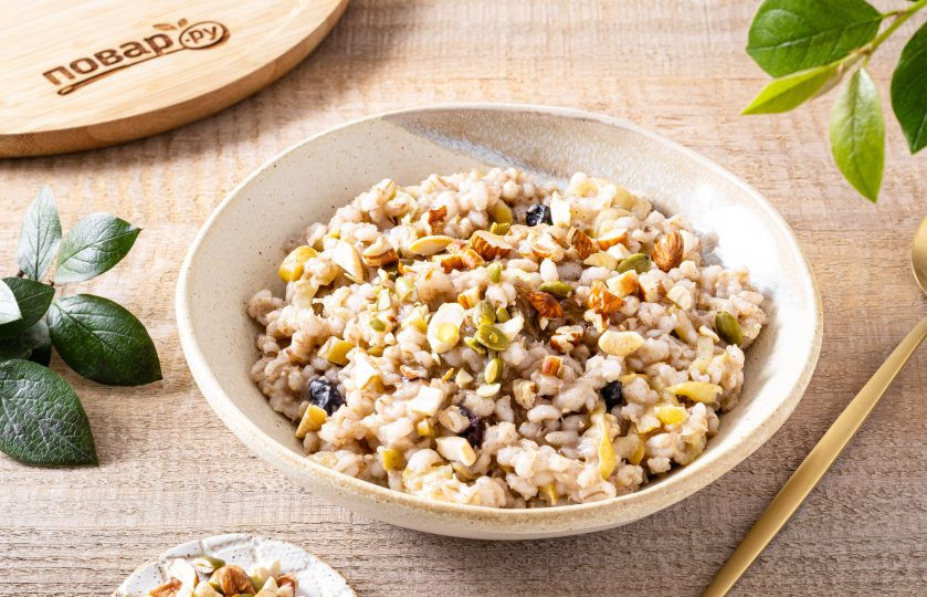 1. Этап. Сладкая перловая каша: Выложите кашу в тарелку, сверху посыпьте орехами и полейте сладким сиропом. Сладкая перловая каша готова, приятного вам аппетита!