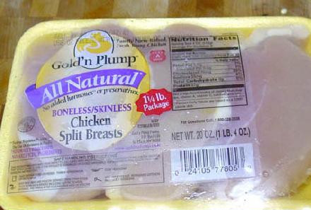 1. Этап. Фахитас с курицей: Достаем куриное филе.