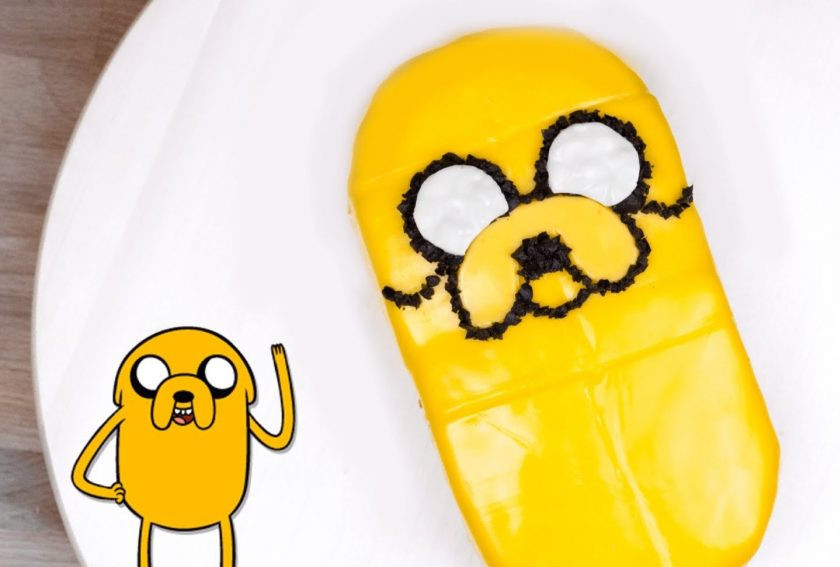 1. Этап. Сэндвич-торт Джейк из Время приключений: 7. Прикрепите к ним белки глаз, вырезанные с помощью трафарета из белого плавленого сыра. Также из маслин выложите нос и контур носа Джейка. Приятного аппетита!