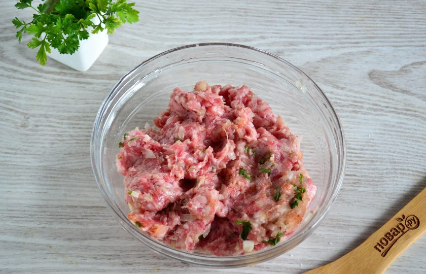 1. Этап. Ленивые пельмени на сковороде: Начинка готова.