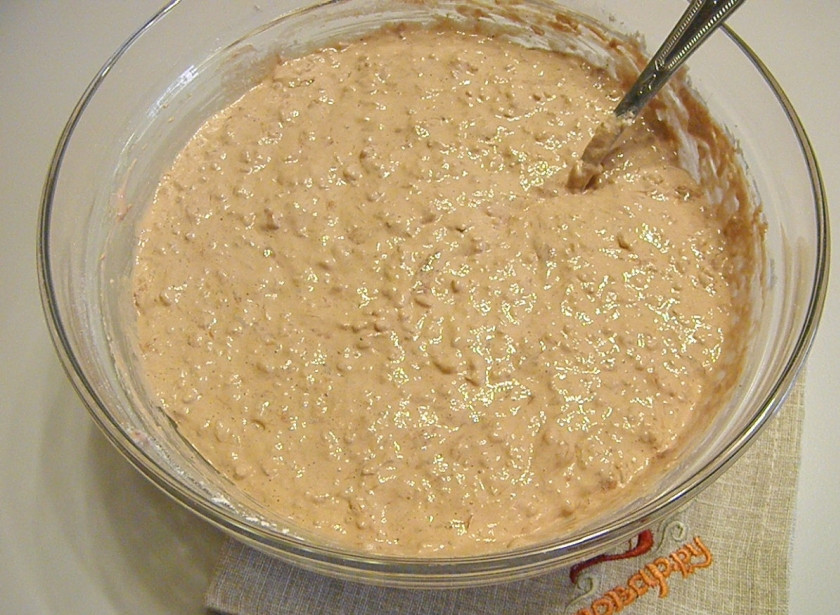 1. Этап. Печеночные оладьи: Фарш для жарки оладей готов. По консистенции он должен быть плотным, как на обычные оладьи.