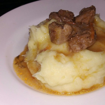 Говядина в густом томатном соусе