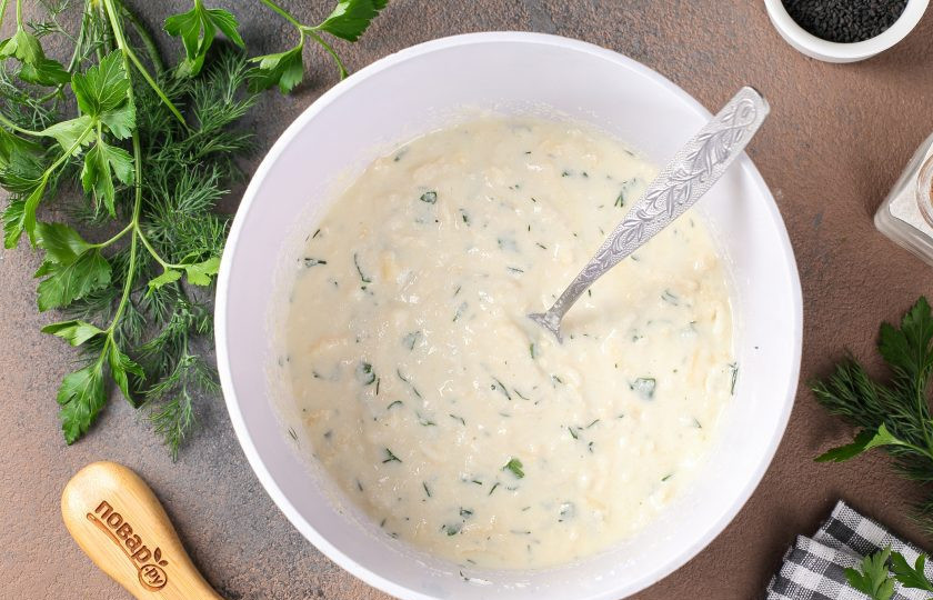 1. Этап. Манник с сыром: Перемешайте до однородного состояния.