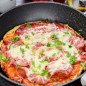 Быстрая пицца на сковороде из лаваша с яйцом