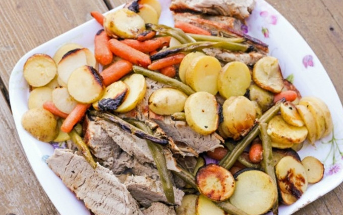 1. Этап. Свинина в фольге: Подавайте горячим.