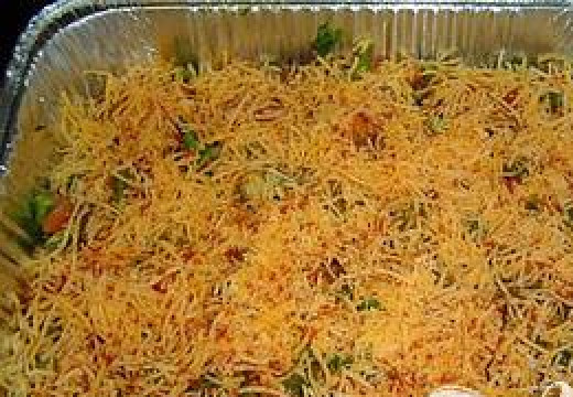 1. Этап. Мексиканская слоеная подлива: Сверху посыпать паприкой.