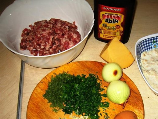 1. Этап. Фарш на гриле: Сначала подготовим все необходимые для готовки ингредиенты.