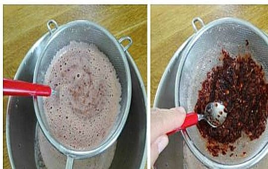 1. Этап. Сорбет из черешни: 3. По желанию профильтруйте массу через ситечко. Сорбет после фильтрации получится более однородным.