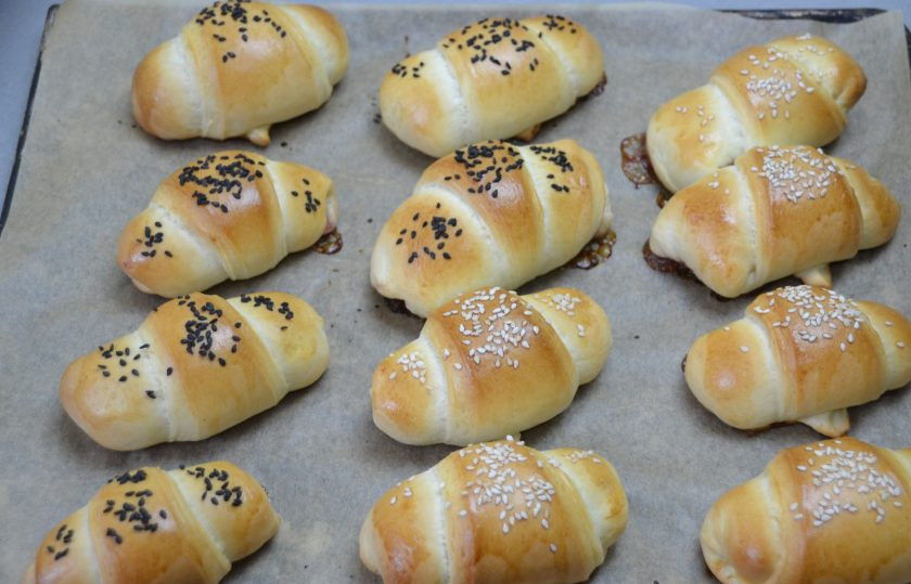 1. Этап. Польские булочки: Выпекайте булочки при температуре 180 градусов примерно 20-25 минут.