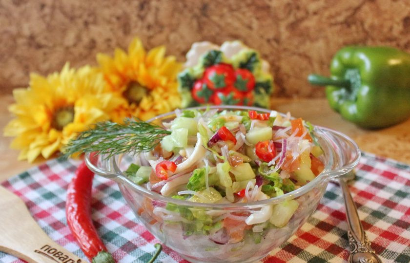 1. Этап. Постный салат с кальмарами: Постный салат с кальмарами готов. Можно подавать к столу. Приятного аппетита!