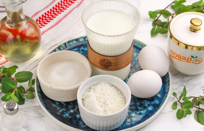 1. Этап. Обычные блины на молоке: Подготовьте указанные продукты. Если куриные яйца крупные, то муки нужно будет немного добавить и наоборот. Молоко можно использовать любой жирности.