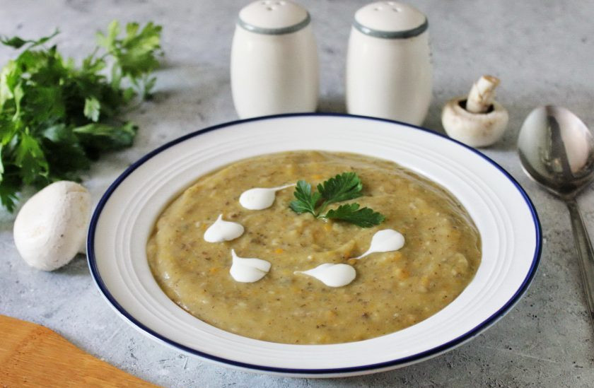 1. Этап. Суп-пюре на курином бульоне из шампиньонов: Суп-пюре на курином бульоне из шампиньонов готов. Подавайте на обед.