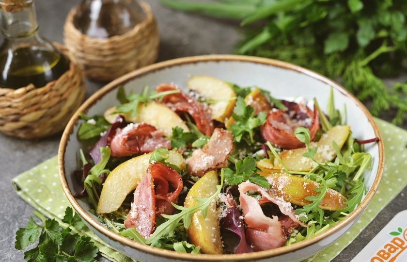 1. Этап. Салат с беконом, грушей и рукколой: При наличии украсьте салат листиками петрушки и сразу же подавайте к столу. Приятного аппетита!