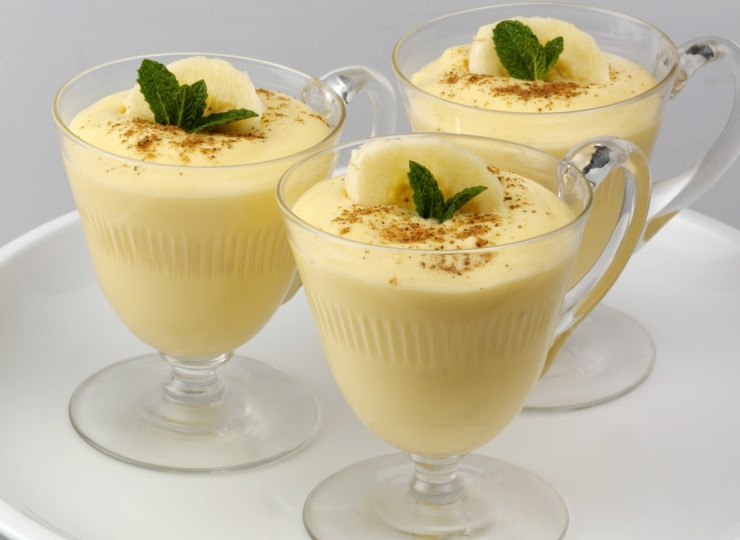 1. Этап. Ванильный мусс: Остаётся лишь разлить наш будущий мусс в формы. Потом уберите его на 2 часа в морозилку — и подавайте гостям! Украсьте перед подачей.