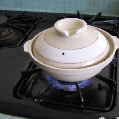 1. Этап. Рис с мясом по-китайски: Поставьте на медленный огонь.